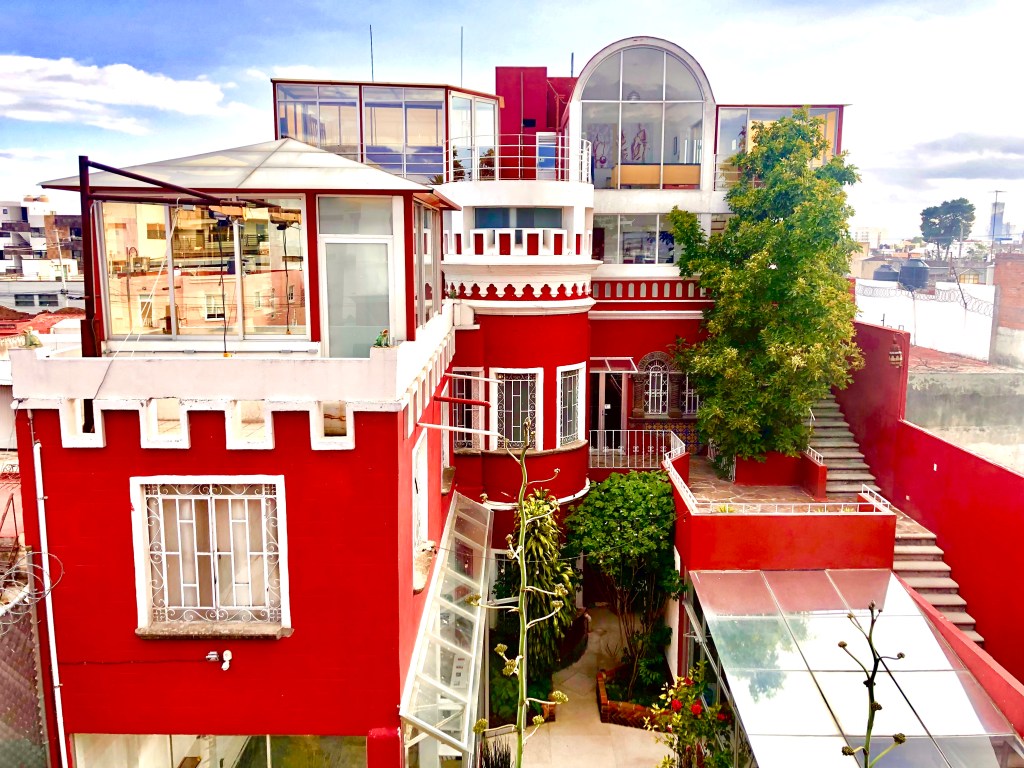 General overview of a part of the Arquetopia Building at Puebla.
